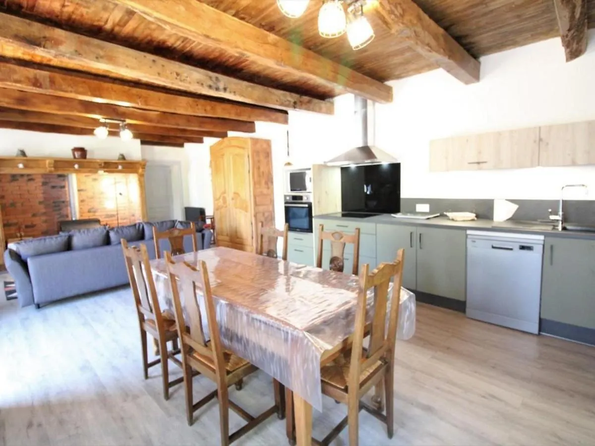 Maison Confortable Avec Spa, Grand Jardin, Proche D'Activites Nature Et Visites Culturelles - Fr-1-742-517 Pleaux 0*,  France