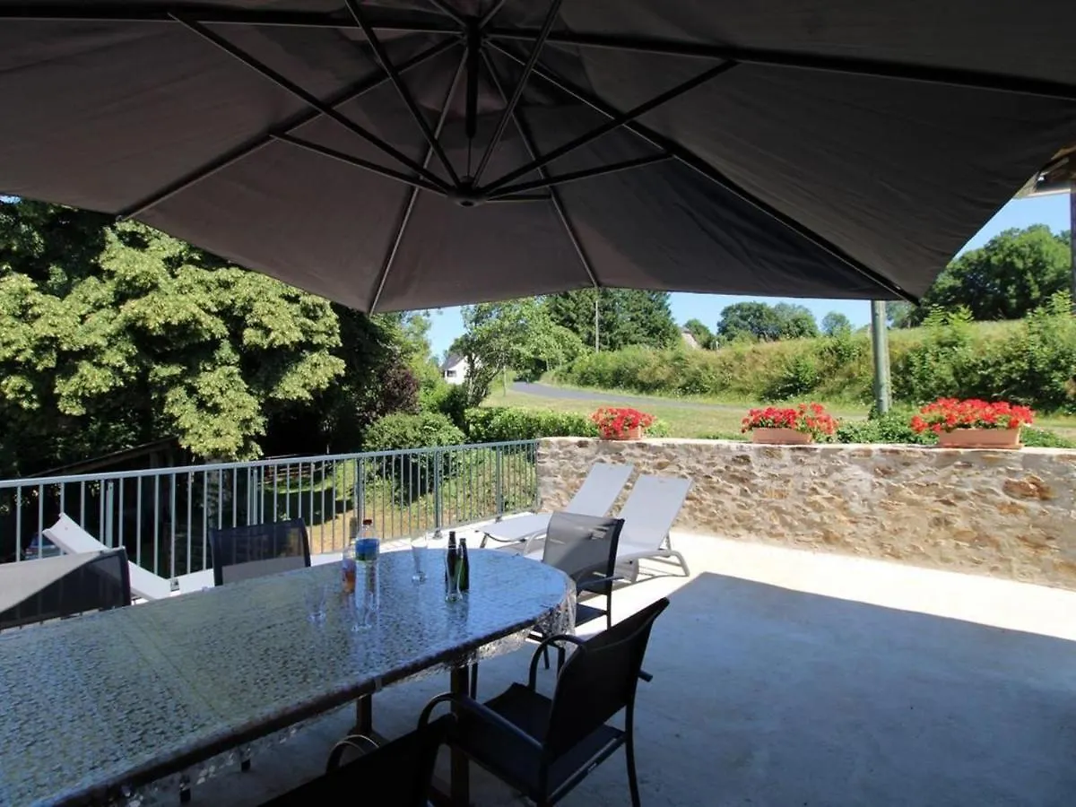 Maison Confortable Avec Spa, Grand Jardin, Proche D'Activites Nature Et Visites Culturelles - Fr-1-742-517 Pleaux Holiday home