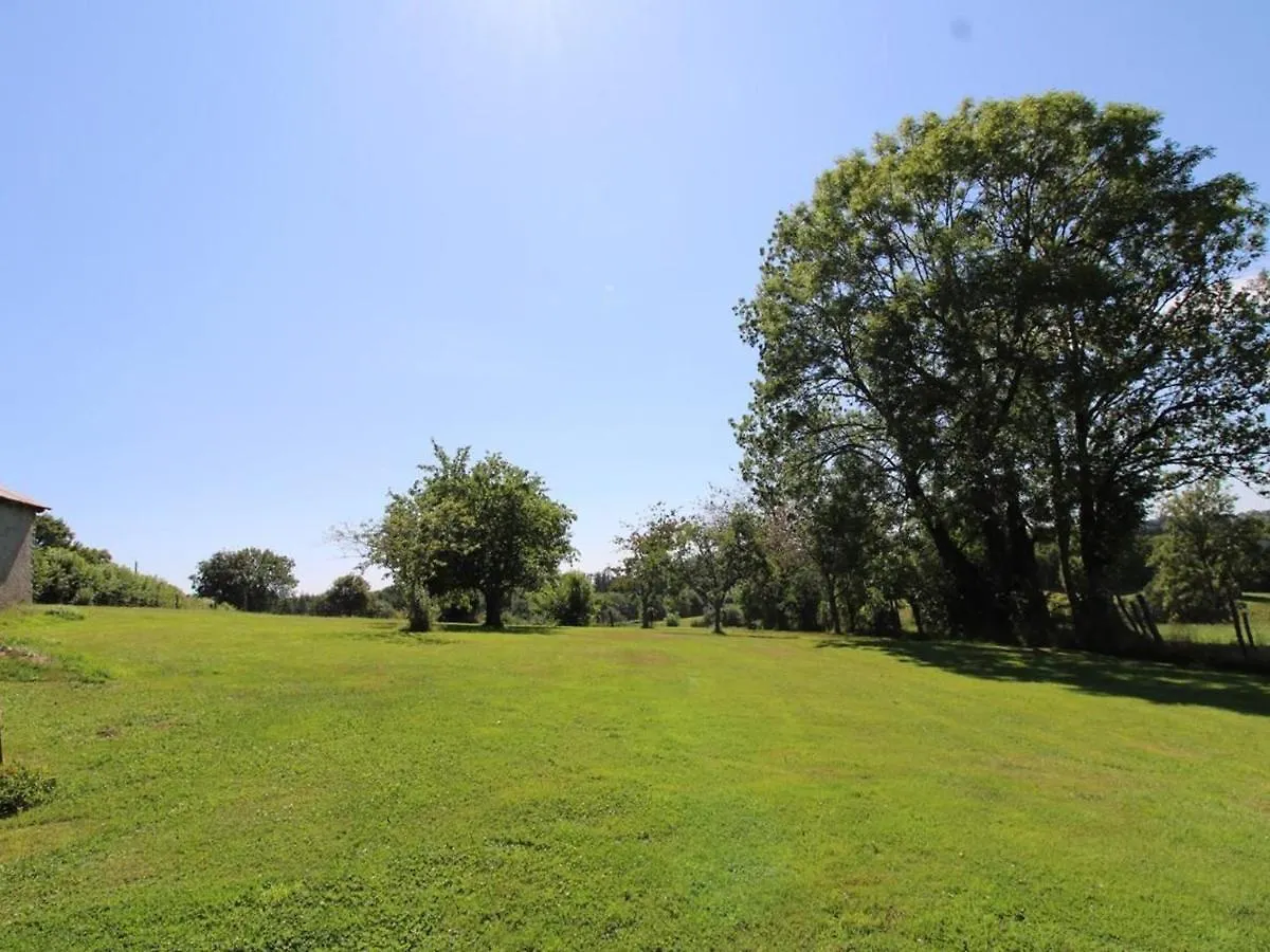 Maison Confortable Avec Spa, Grand Jardin, Proche D'Activites Nature Et Visites Culturelles - Fr-1-742-517 Pleaux