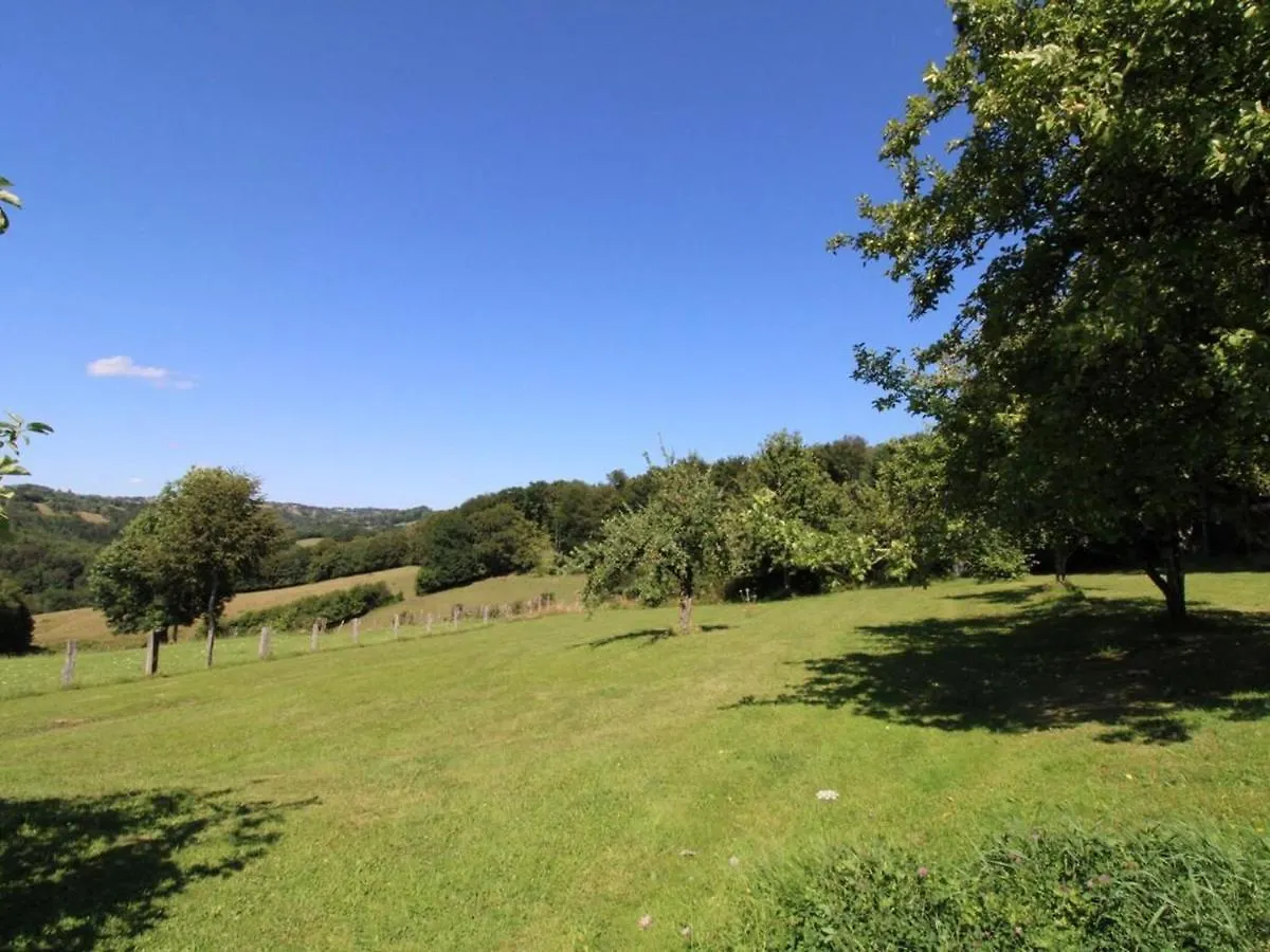 Maison Confortable Avec Spa, Grand Jardin, Proche D'Activites Nature Et Visites Culturelles - Fr-1-742-517 Pléaux
